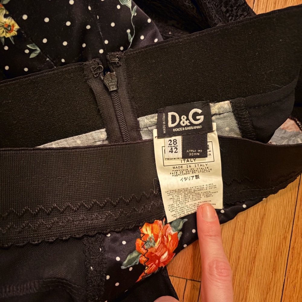 New vintage DOLCE & GABBANA silk floral black lace Archival Skirt